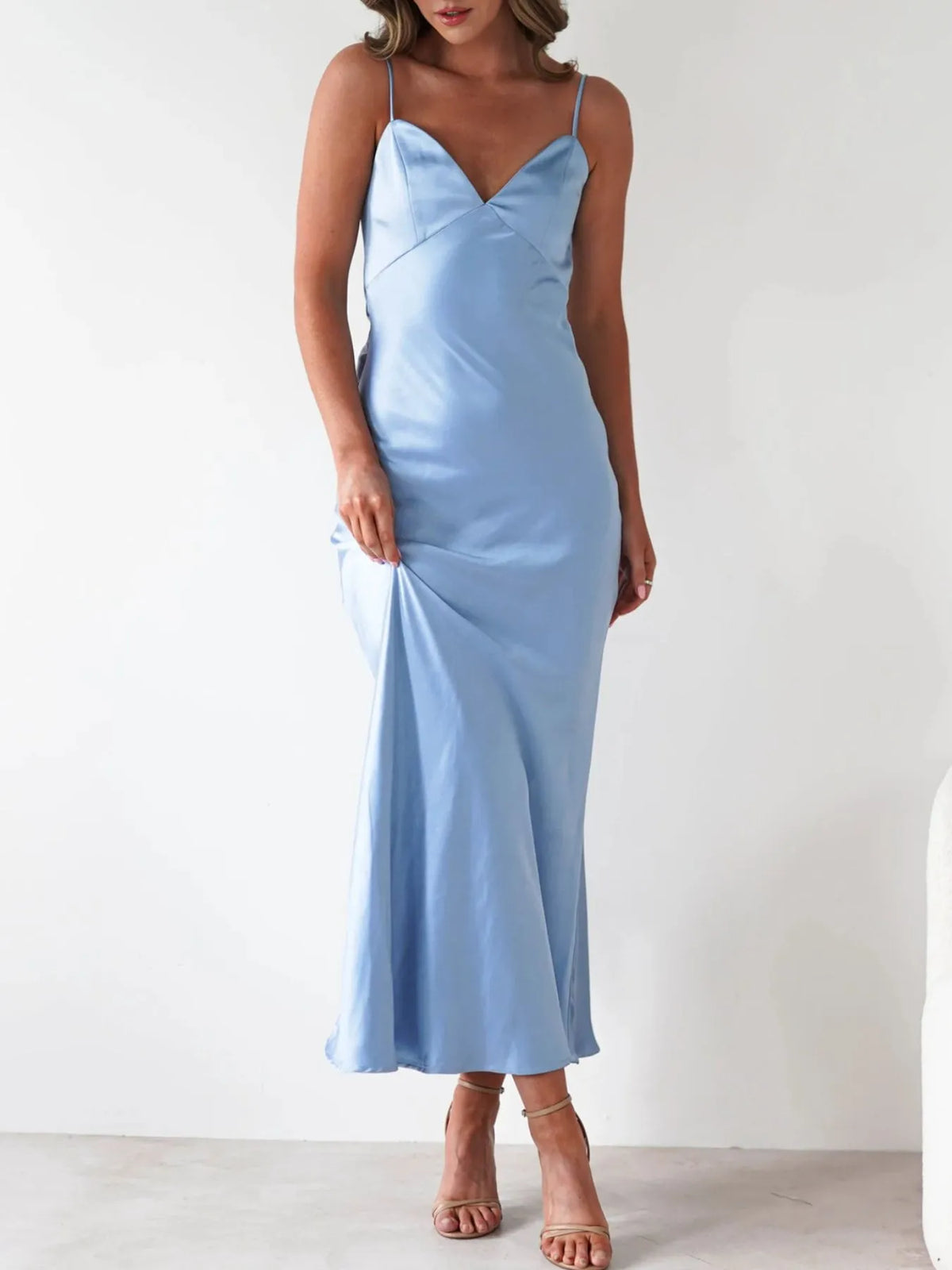 Vera · vestido largo de raso con espalda descubierta — vista 4
