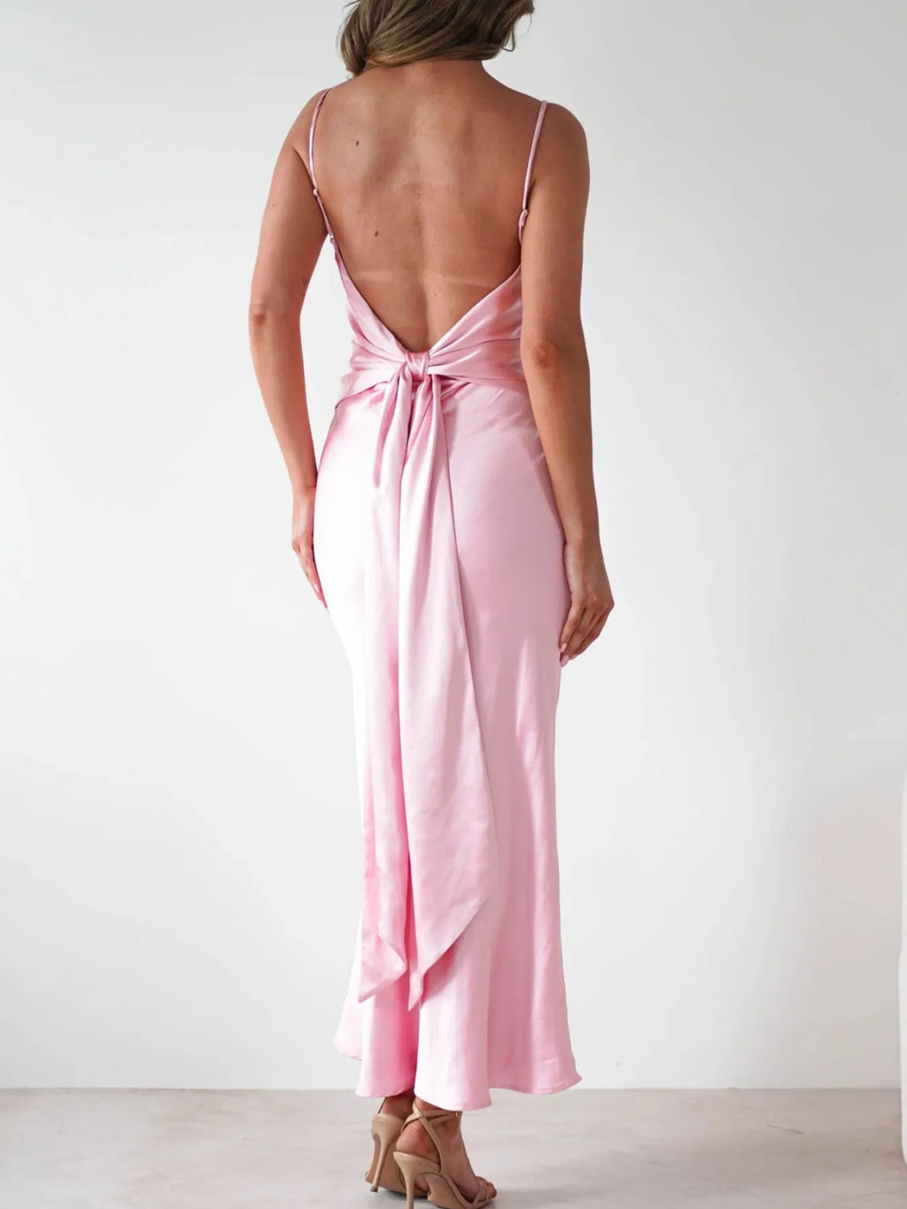 Vera · vestido largo de raso con espalda descubierta — vista 19