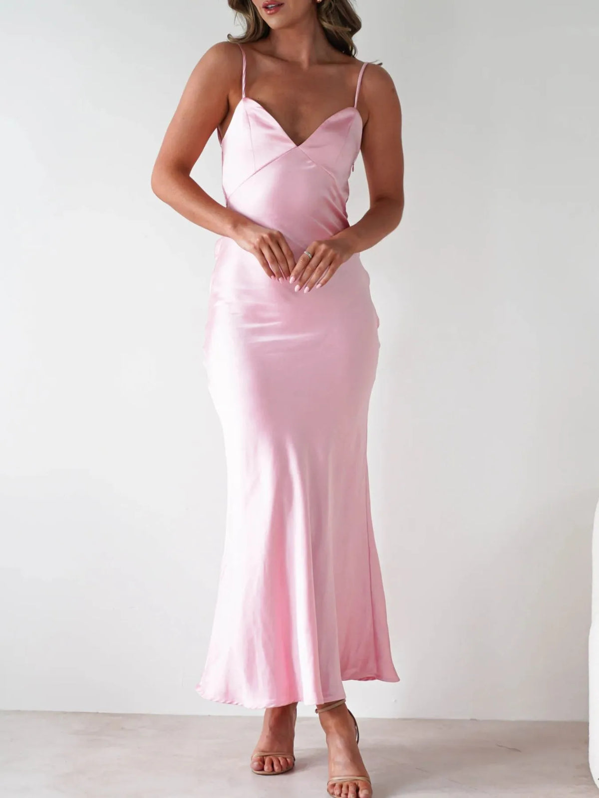 Vera · vestido largo de raso con espalda descubierta — vista 18