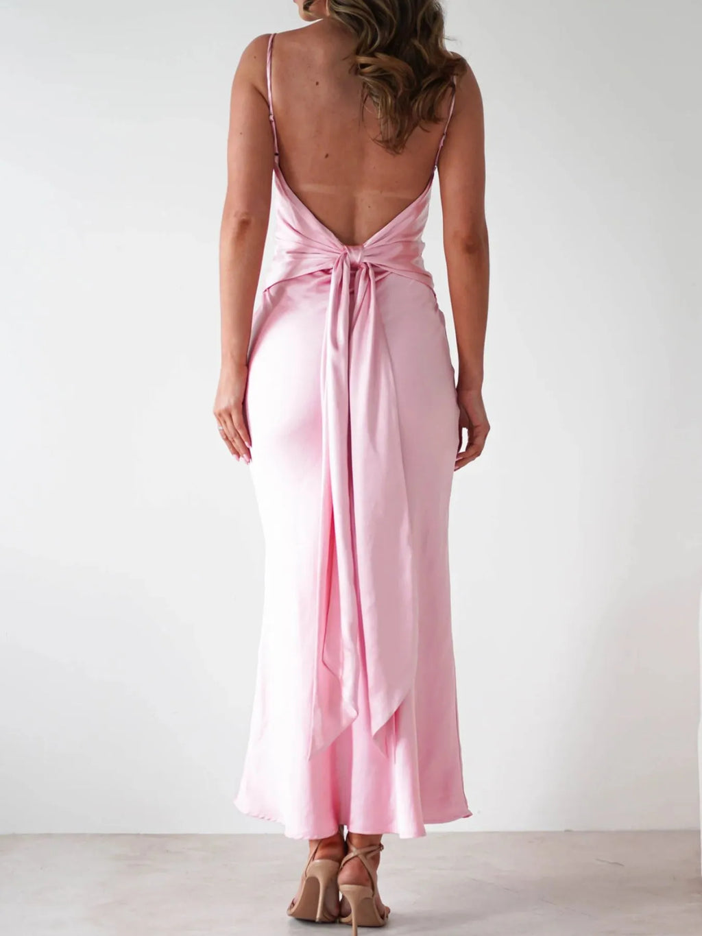Vera · vestido largo de raso con espalda descubierta — vista 21