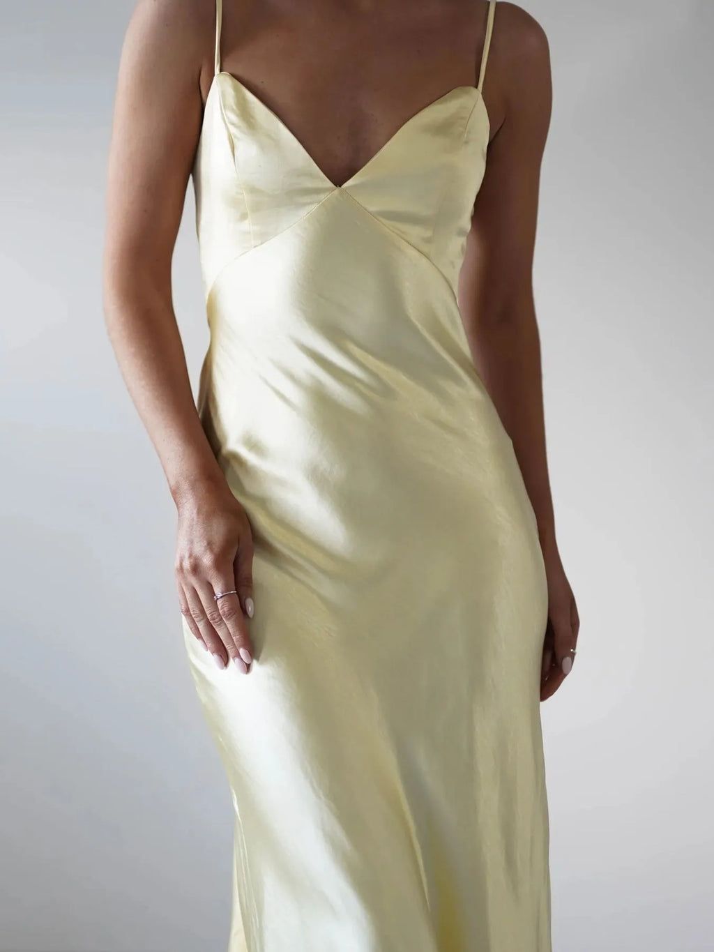 Vera · vestido largo de raso con espalda descubierta — vista 11