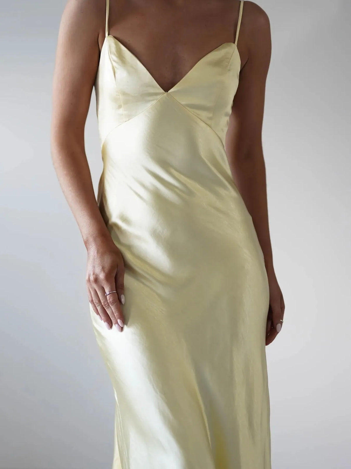 Vera · vestido largo de raso con espalda descubierta — vista 11