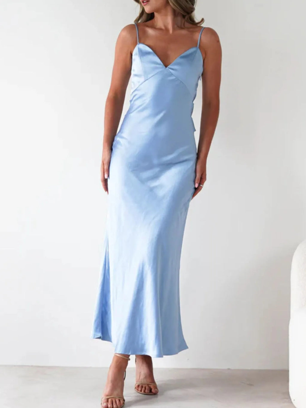 Vera · vestido largo de raso con espalda descubierta — vista 3