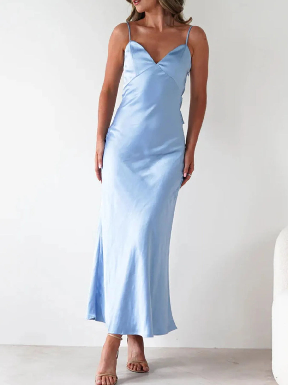 Vera · vestido largo de raso con espalda descubierta — vista 3