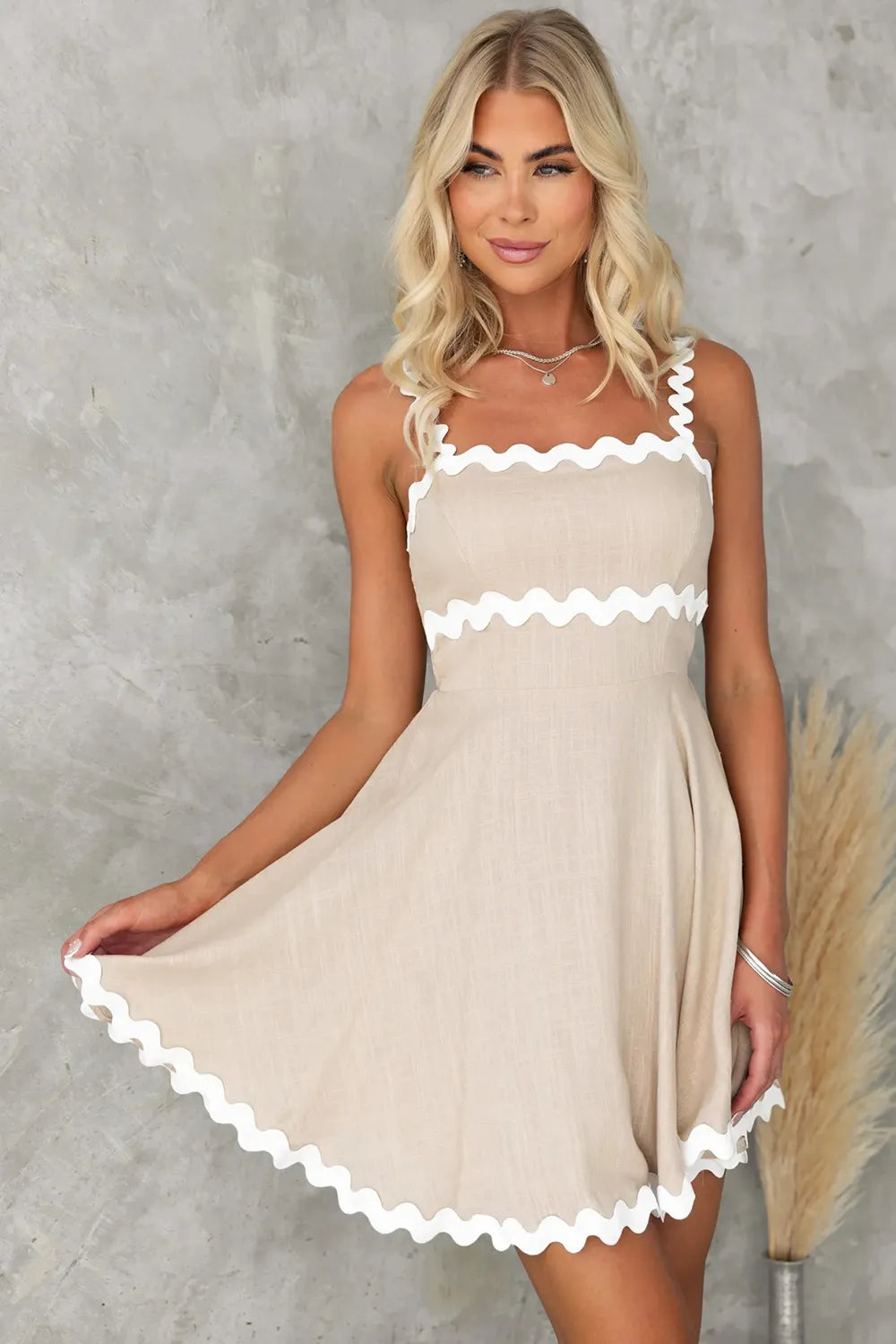 Lía · vestido corto de escote cuadrado con ribete — vista 4