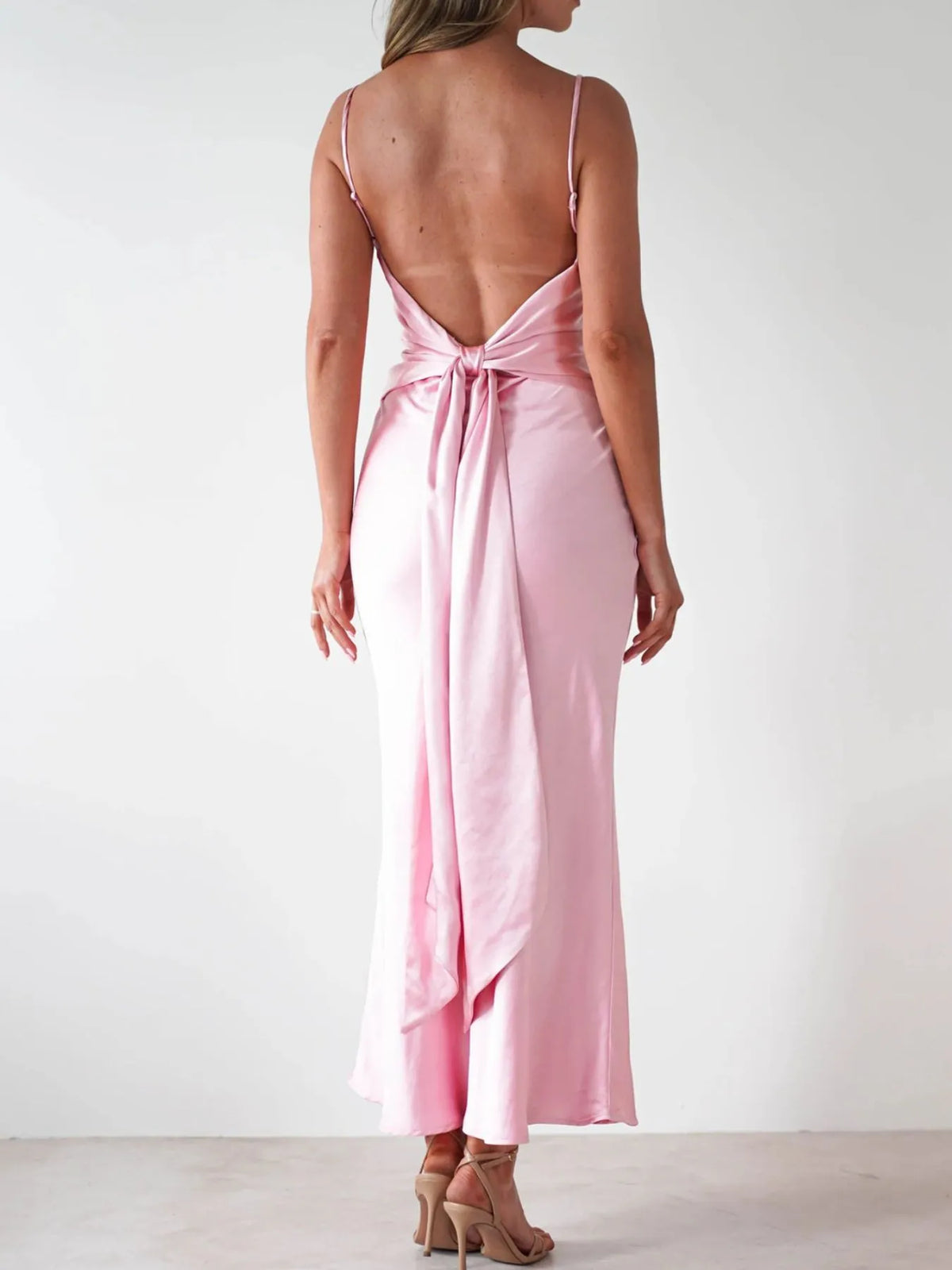 Vera · vestido largo de raso con espalda descubierta — vista 20